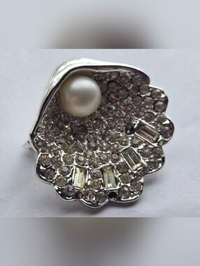 Vintage 1950s Weiss Pearl in Rhinestone Seashell Brooch Rhodium Plated
